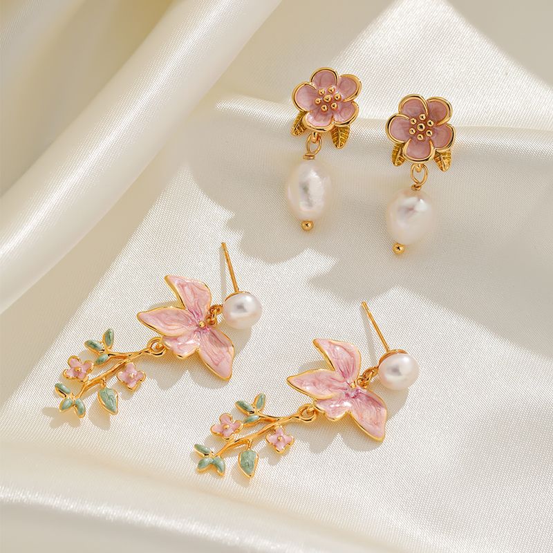 1 Pair Elegant Vacation Flower Plating Inlay Copper Pearl 18K Gold Plated Drop Earrings