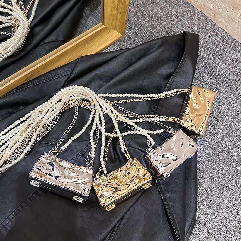 Women's Mini Metal Solid Color Vintage Style Streetwear Beading Lock Clasp Crossbody Bag