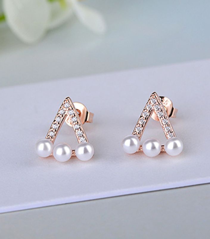 1 Pair IG Style Simple Style Triangle Hollow Out Inlay Copper Artificial Pearls Zircon Ear Studs
