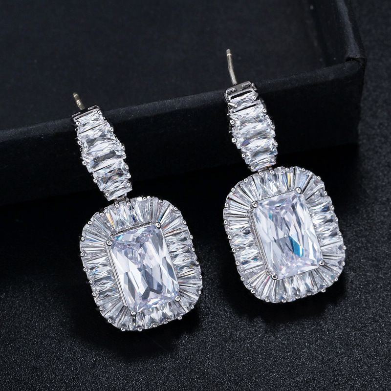 1 Paire Élégant Dame Style Moderne Géométrique Incruster Le Cuivre Zircon Boucles D'oreilles