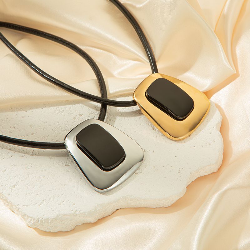 Edelstahl 304 Lederseil Vergoldet Moderner Stil Einfacher Stil Römischer Stil Geometrisch Halskette Mit Anhänger