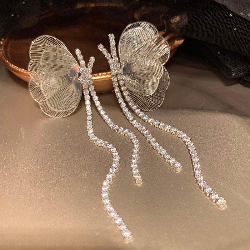 1 Par Elegante Brillante Mariposa Cadena Embutido Cordón Cobre Latón Circón Chapado En Oro De 14 Quilates. Pendientes De Gota