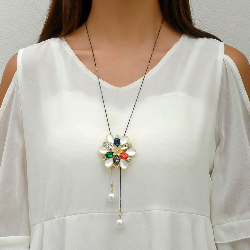 Großhandel Schmuck Süss Glänzend Blume Legierung Strasssteine Perle Überzug Inlay Pulloverkette Lange Halskette