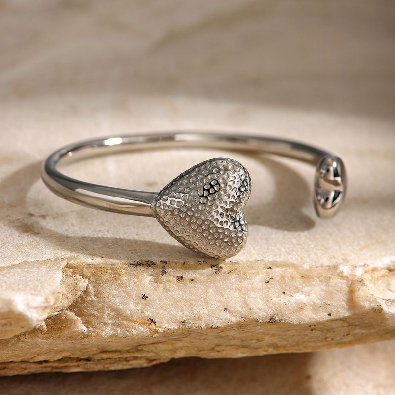 316 Stainless Steel  Modern Style Classic Style Commute Heart Shape Solid Color Bangle