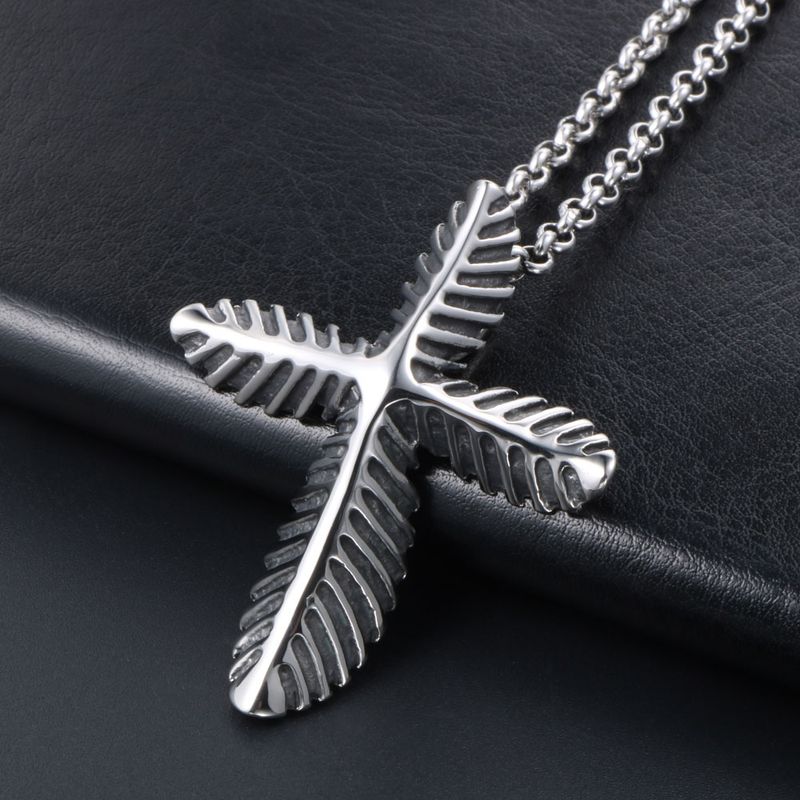 A Stainless Steel Jewelry Men's And Women's Sweater Chain Necklace Fashionable Vintage Leaf Pendant Necklace Accessories