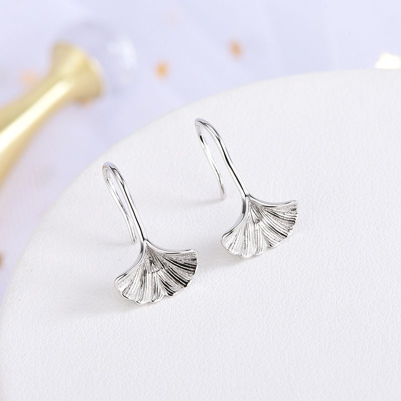 1 Pair Sweet Simple Style Ginkgo Leaf Polishing Sterling Silver White Gold Plated Earrings