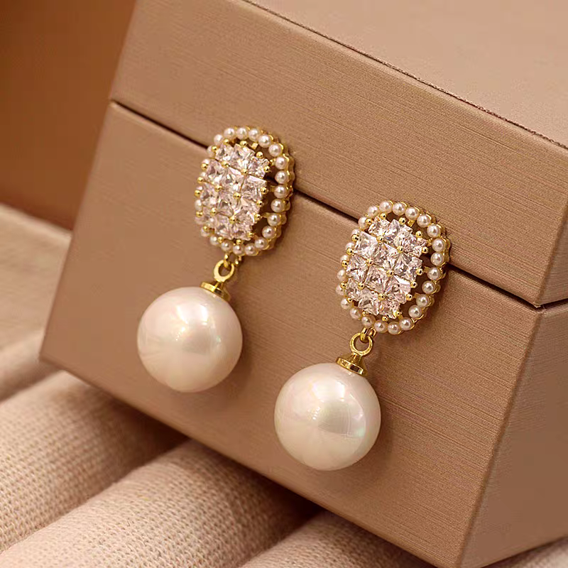 1 Pair Elegant Lady Geometric Inlay Imitation Pearl Alloy Artificial Crystal Imitation Pearl Ear Studs