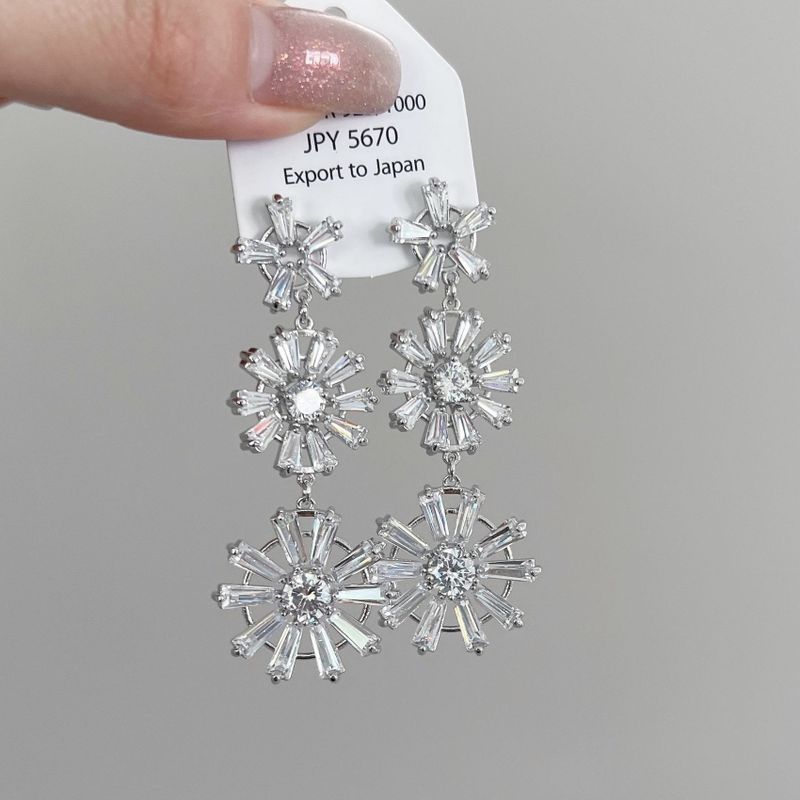 1 Pair Elegant Exaggerated Snowflake Copper Zircon Silver Plated Drop Earrings