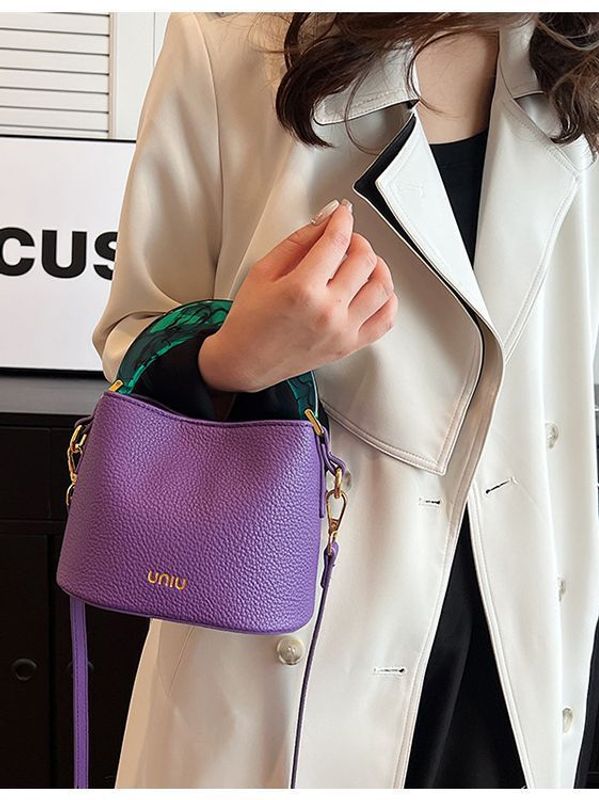 Women's Small All Seasons Pu Leather Solid Color Basic Bucket Lock Clasp Handbag