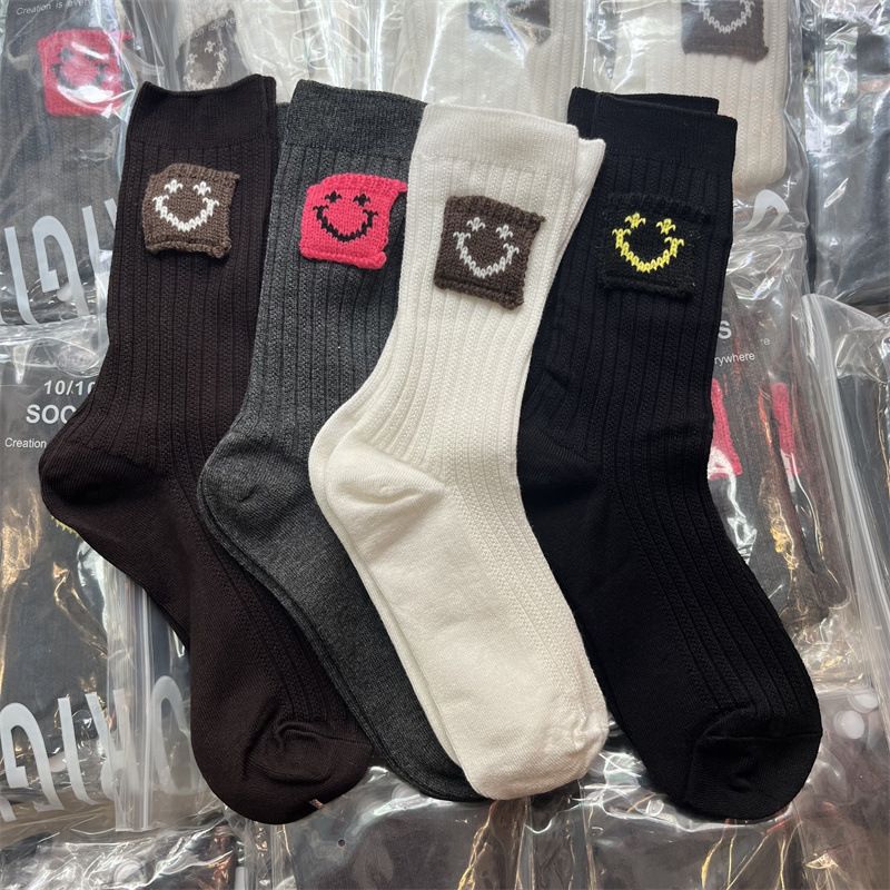 Women's Simple Style Smiley Face Cotton Crew Socks A Pair