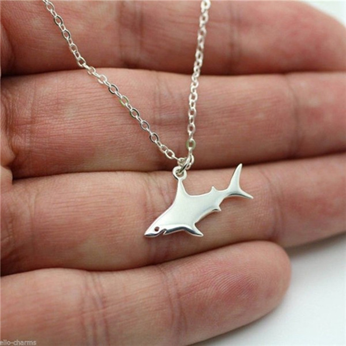 Fashion White Shark Necklace Simple Alloy Animal Clavicle Chain display picture 5