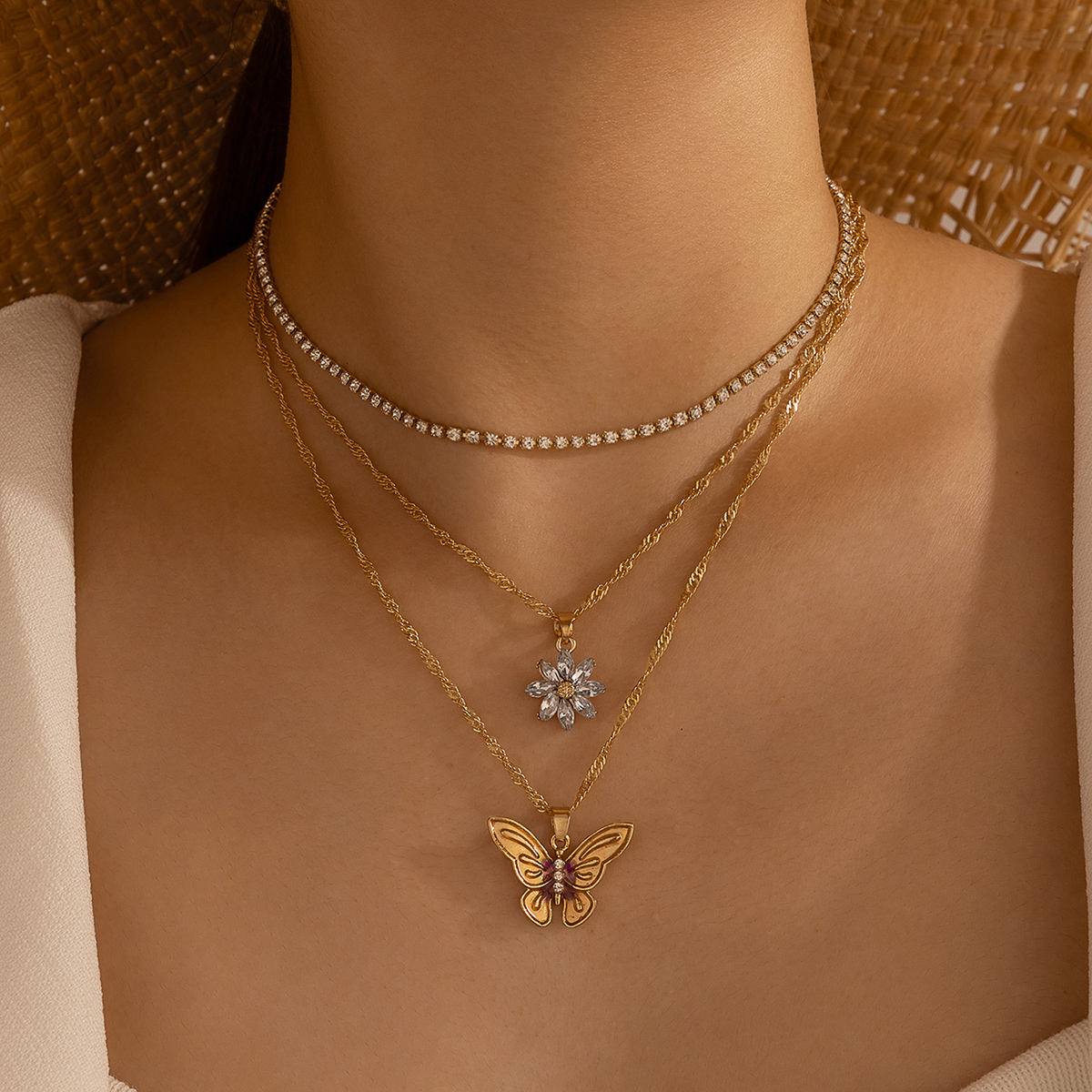 Bohemia Diamond Flower Butterfly Three Layer Necklace Daisy Claw Diamond Necklace display picture 5