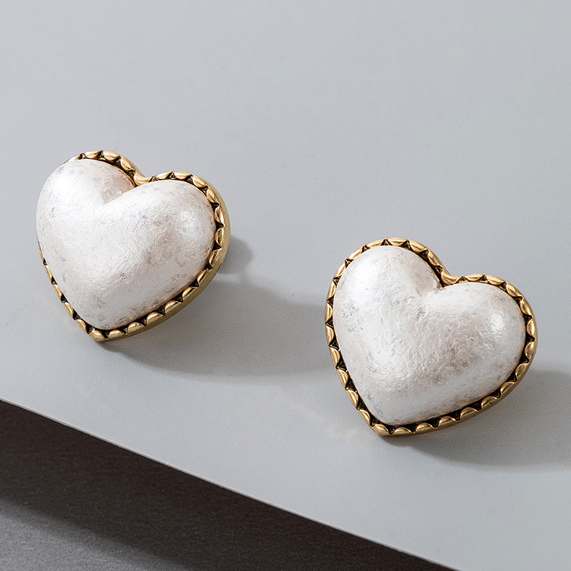 Retro Exquisite White Opal Heart Earrings display picture 1