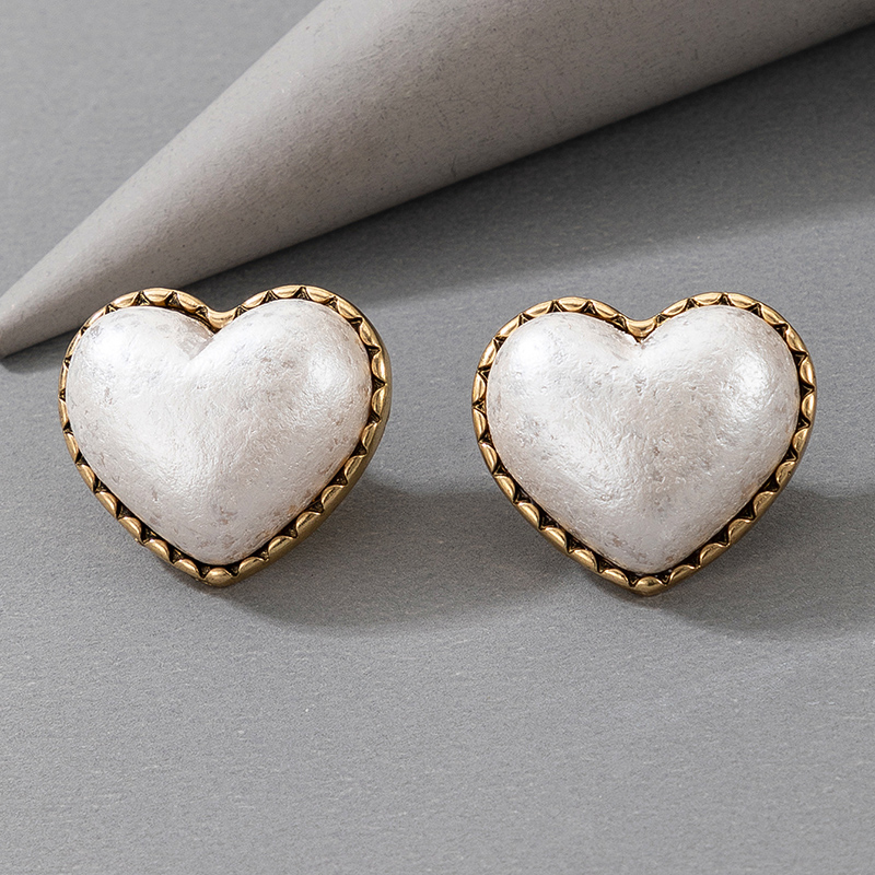 Retro Exquisite White Opal Heart Earrings display picture 2
