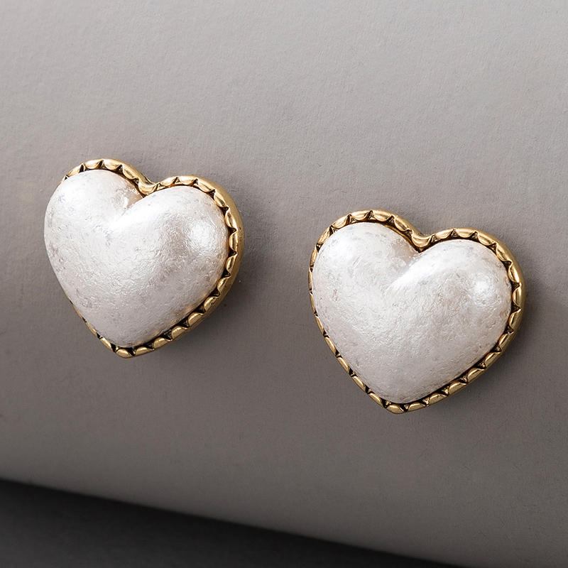 Retro Exquisite White Opal Heart Earrings display picture 3