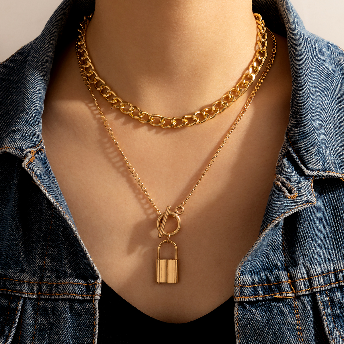 Retro Double-layer Gold Lock Necklace display picture 1
