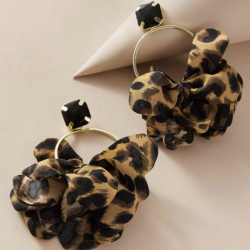 Retro Leopard Print Fabric Circle Fan-shaped Cloth Earrings display picture 1