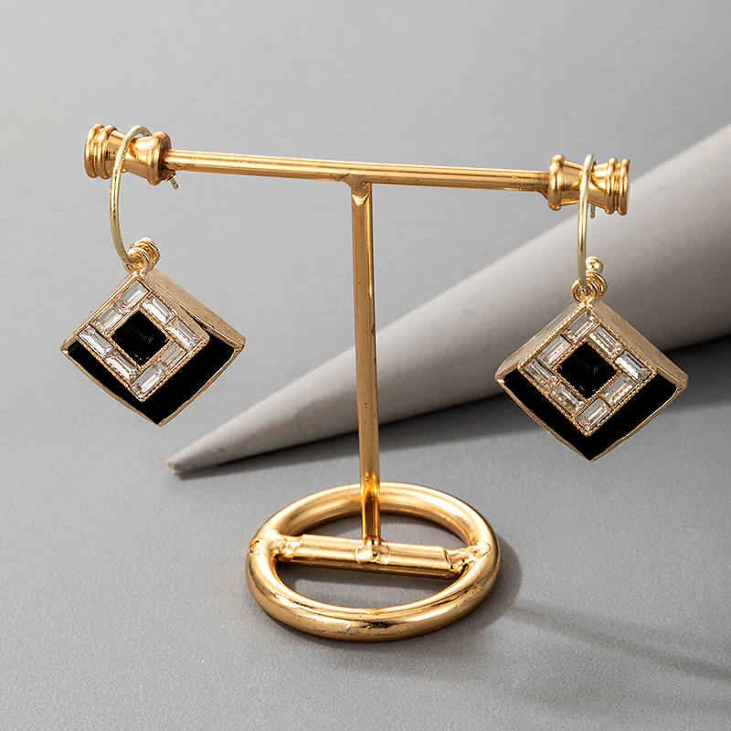 New Simple Black Geometric Square Earrings display picture 2