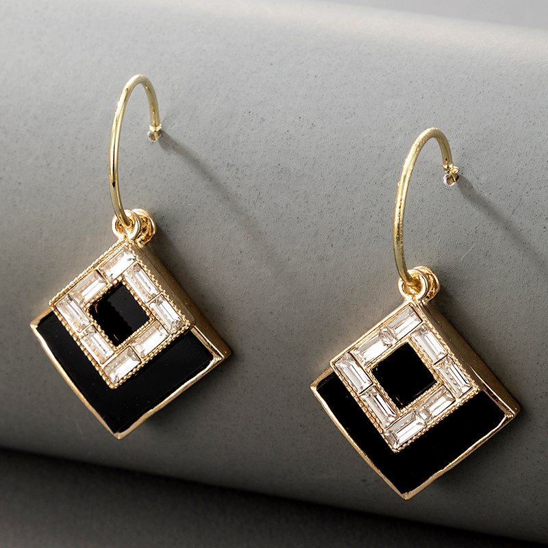 New Simple Black Geometric Square Earrings display picture 3