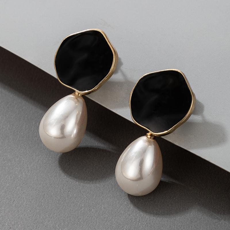 Drop Oil Imitation Pearl Earrings display picture 9