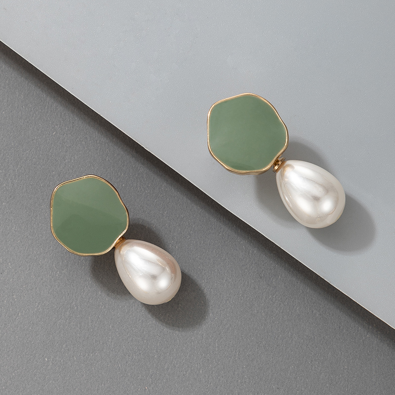 Drop Oil Imitation Pearl Earrings display picture 11