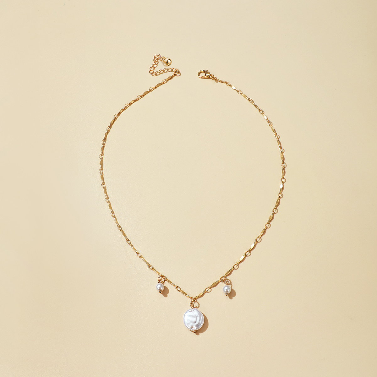 Simple Retro Shaped Pearl Necklace display picture 3