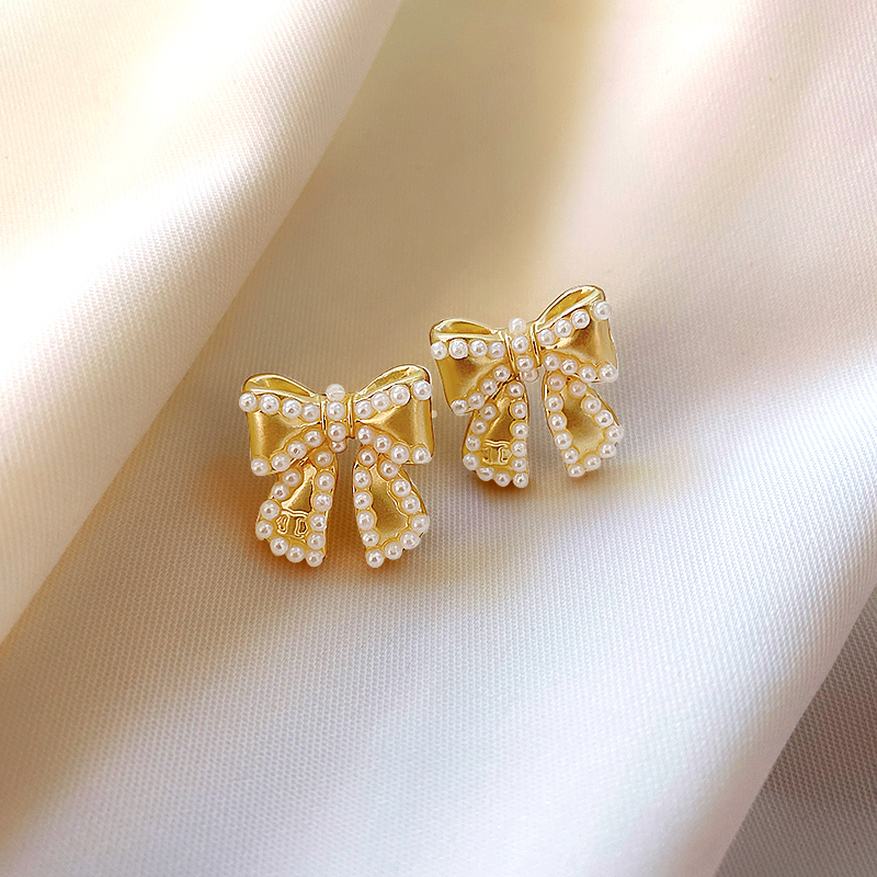 Pearl Bow Earrings display picture 8