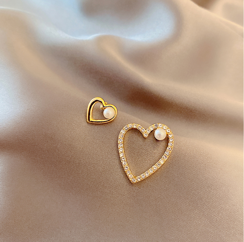 Simple Pearl Love Earrings display picture 5