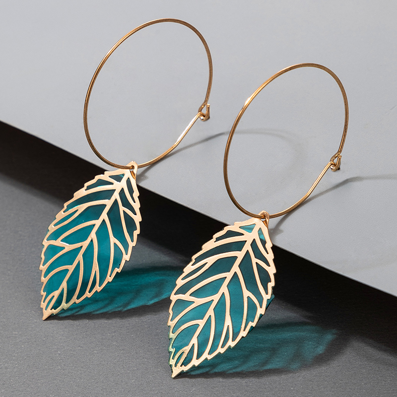 Fashion Long Minimalist Leaf Earrings display picture 2