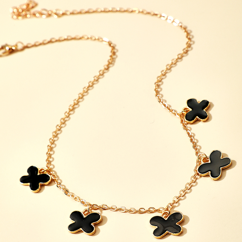 Korean  Exaggerated Oil Drop Flower Four-leaf Clover Pendant  Necklace display picture 2