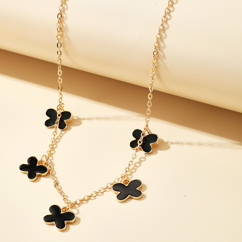 Korean  Exaggerated Oil Drop Flower Four-leaf Clover Pendant  Necklace display picture 3
