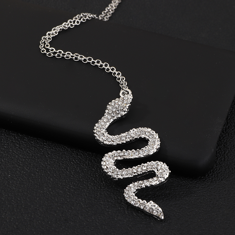 Creative Pop Snake Necklace Metal Diamond Pendant display picture 2