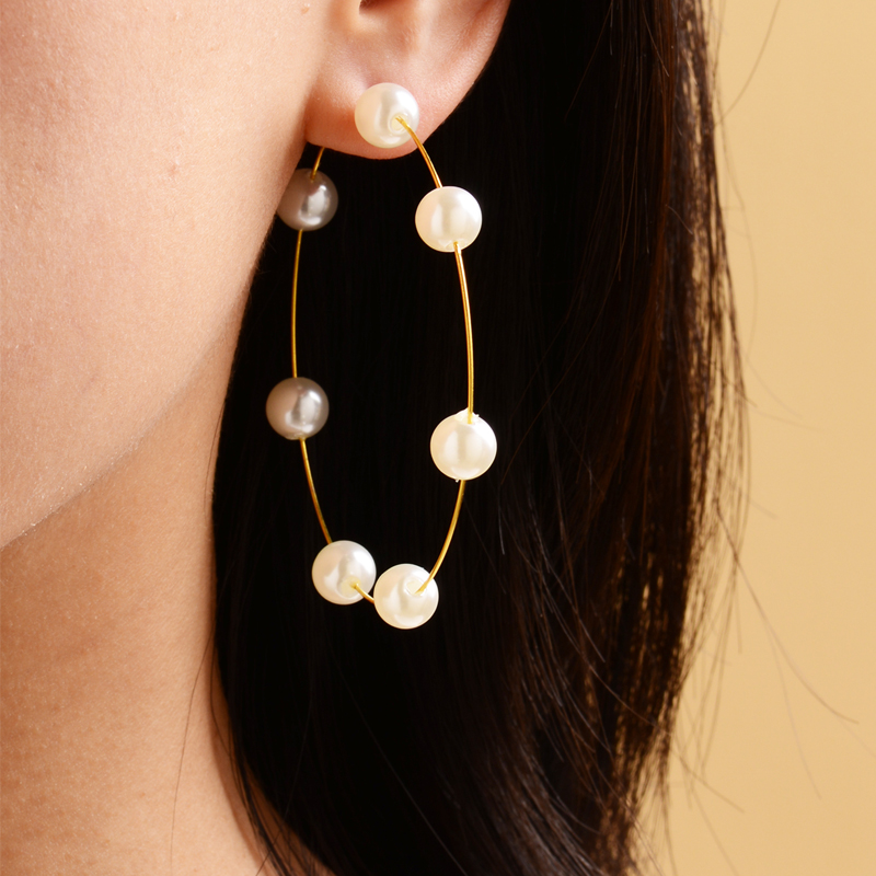 New Pearl Circle Earrings Trendy Fashion Exaggerated Pearl Earrings Wholesale Nihaojewelry display picture 1