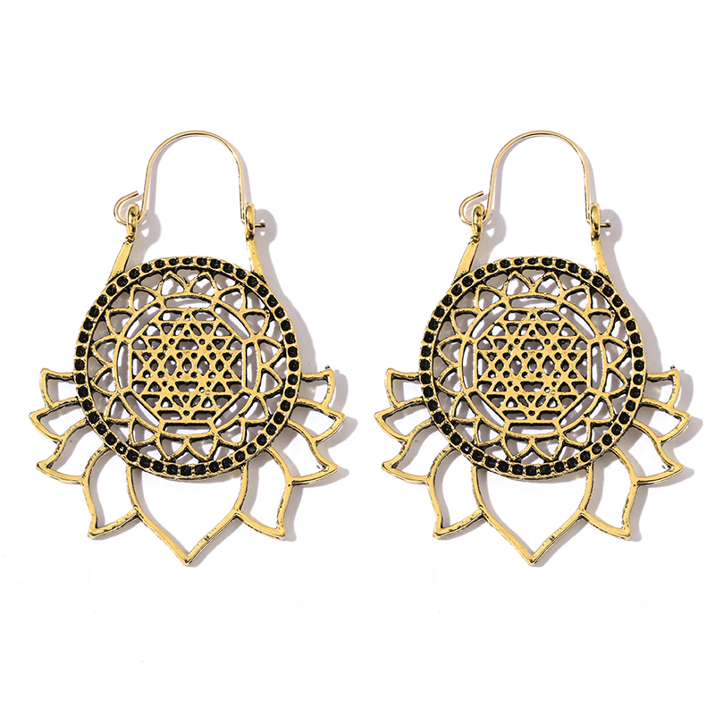 Retro Ethnic Style Earrings Fashion All-match Alloy Geometric Hollow Gold Exaggerated Long Earrings Wholesale Nihaojewelry display picture 1
