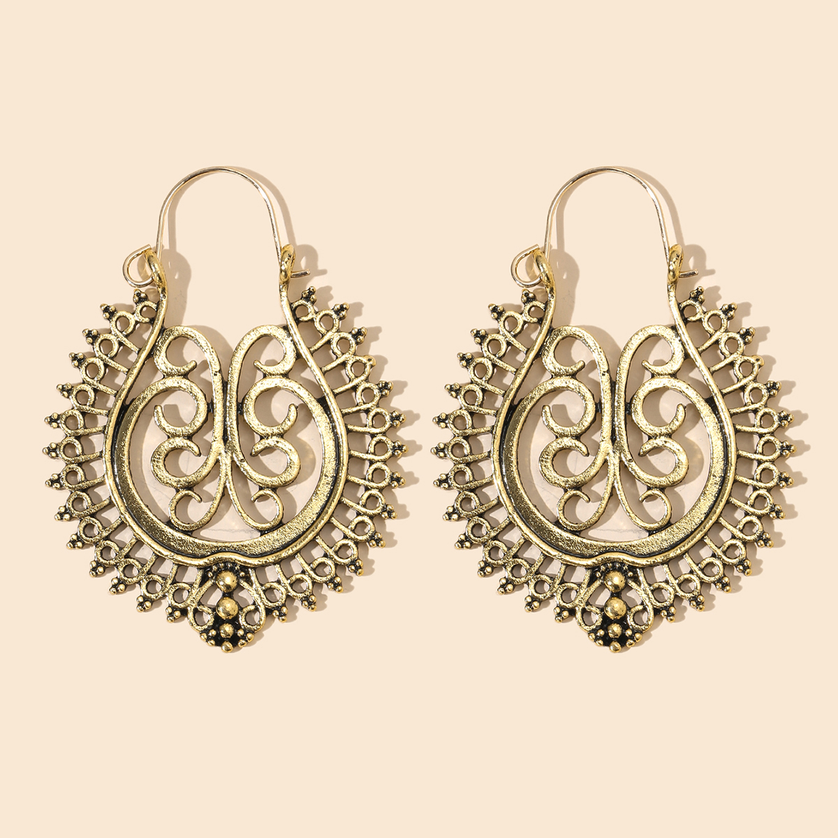 Retro Ethnic Style Earrings Fashion All-match Alloy Geometric Hollow Gold Exaggerated Long Earrings Wholesale Nihaojewelry display picture 6