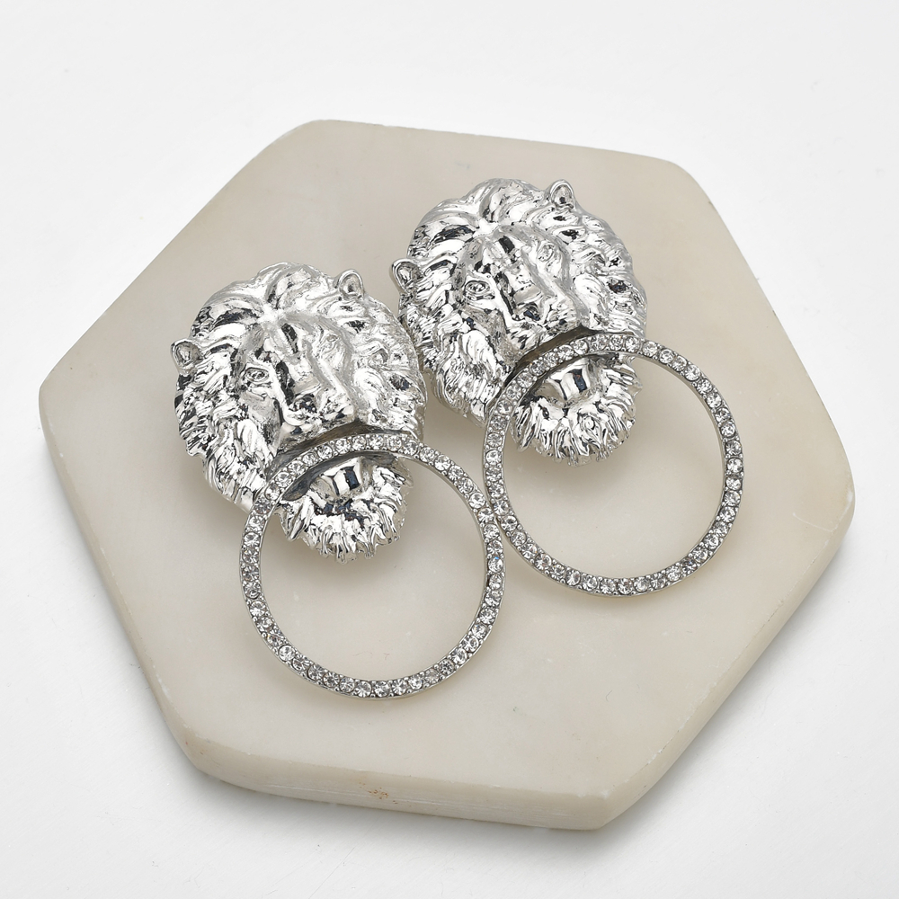 Boucles D&#39;oreilles De Personnalité De Style Rétro Géométrique Tête De Lion Exagérée Pour Femmes display picture 1