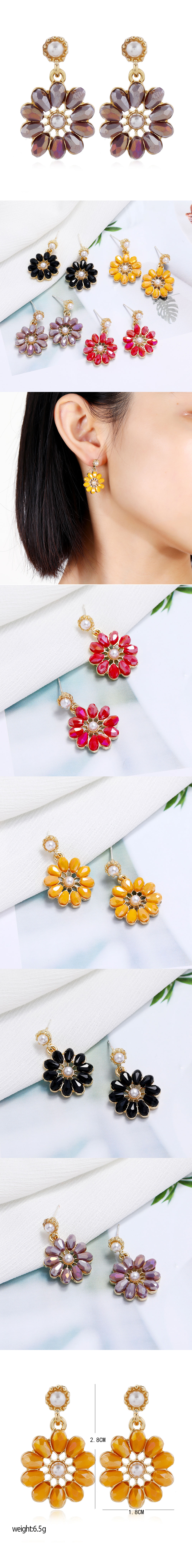 Korean Fashion Sweet Ol Daisy Flower Crystal Earrings display picture 1