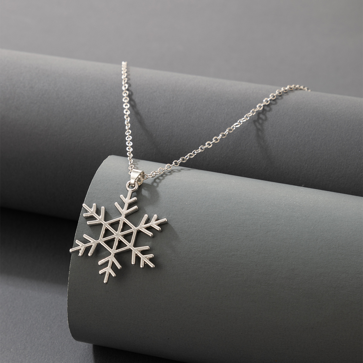 2021 New Ornament Christmas Silver Snowflake Necklace display picture 2