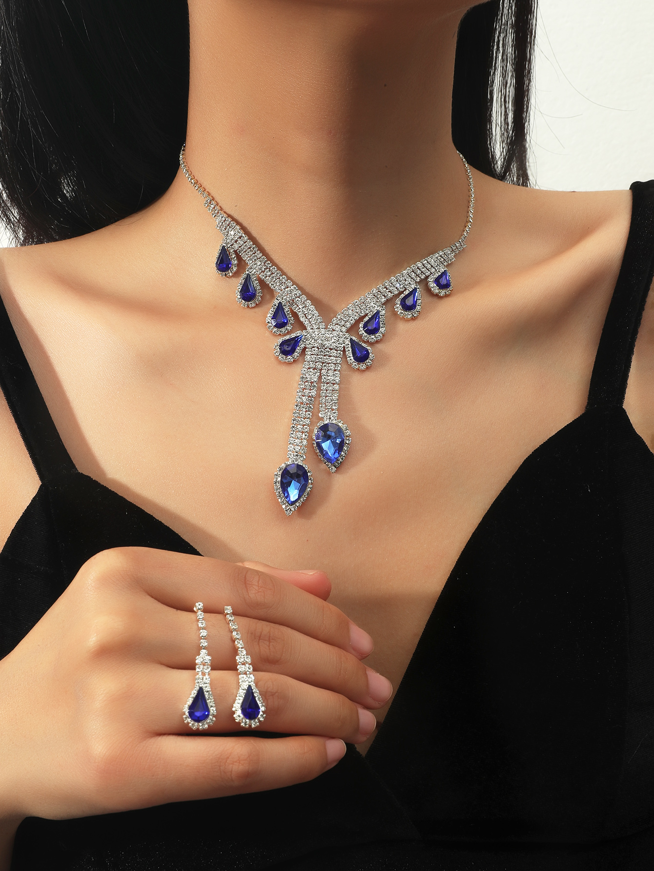 Women's Alloy Rhinestone Necklace And Earring Set display picture 4