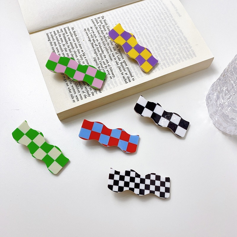 Pvc Material Black And White Checkerboard Square Acrylic Hair Shark Clip display picture 3