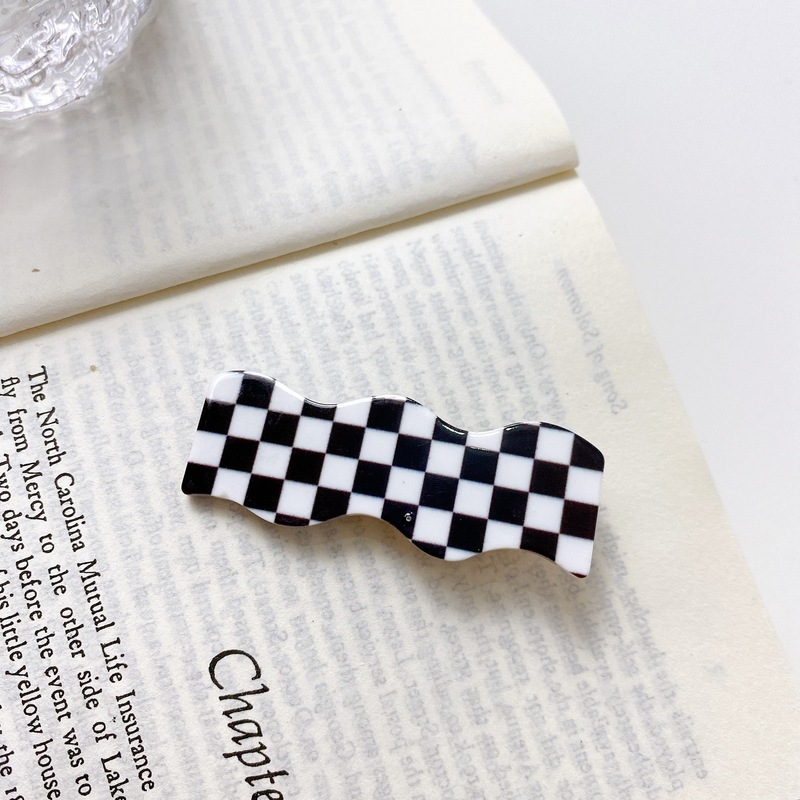 Pvc Material Black And White Checkerboard Square Acrylic Hair Shark Clip display picture 18