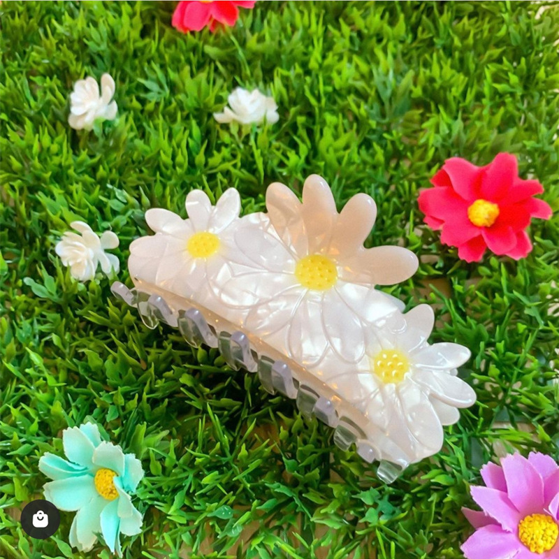 French Fresh Daisy Back Head Grabbing Clip Super Fairy Simple Hairpin Ponytail Hair Shark Clip Large Hairpin Headdress display picture 1
