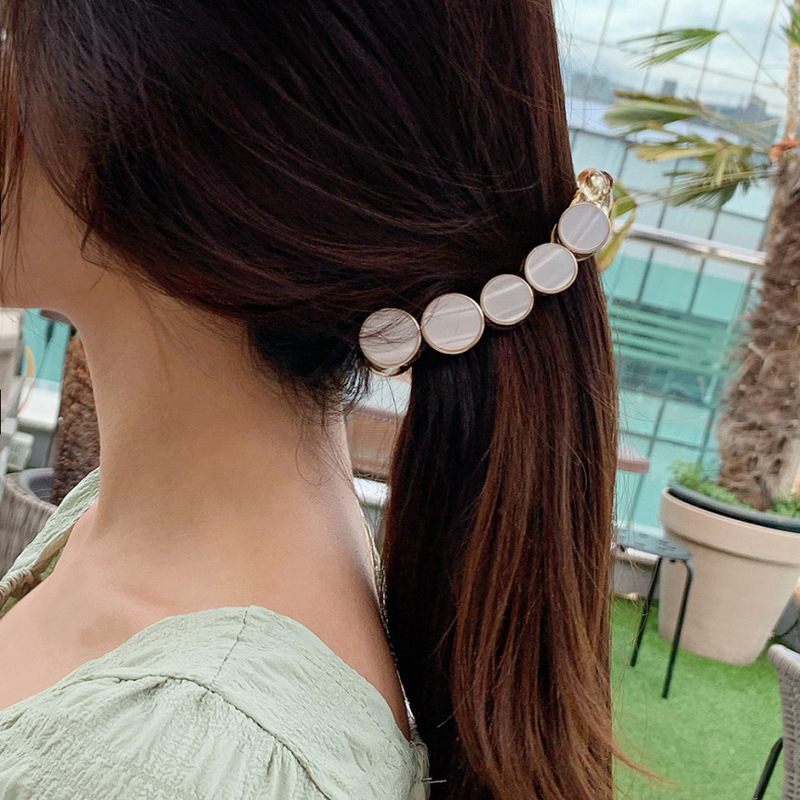 Autumn And Winter New Korean Fashion Banana Clip Ponytail Women's Twist Clip Temperament Hairpin Adult Hair Accessories display picture 2