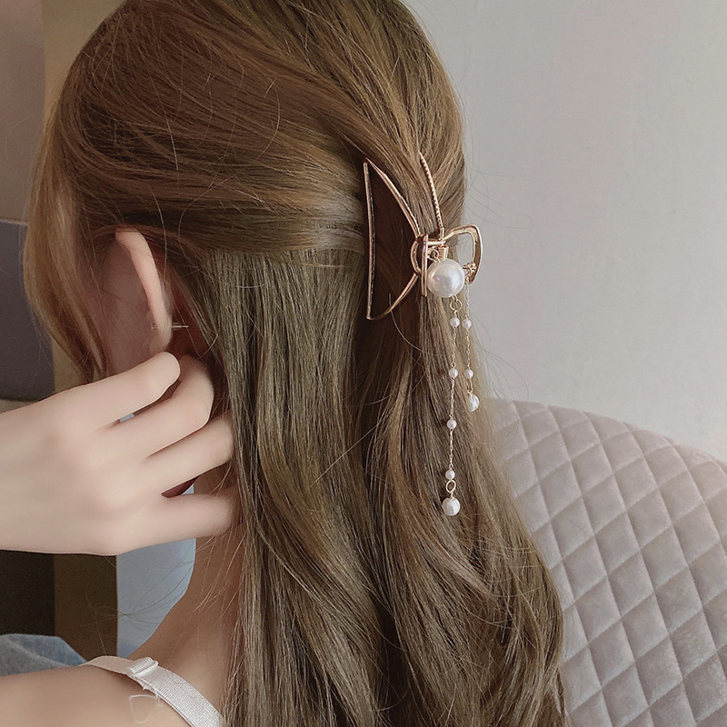 Korean Pearl Tassel Grasping Clip Hairpin 2021 New Trendy Back Head Clip Wholesale display picture 1