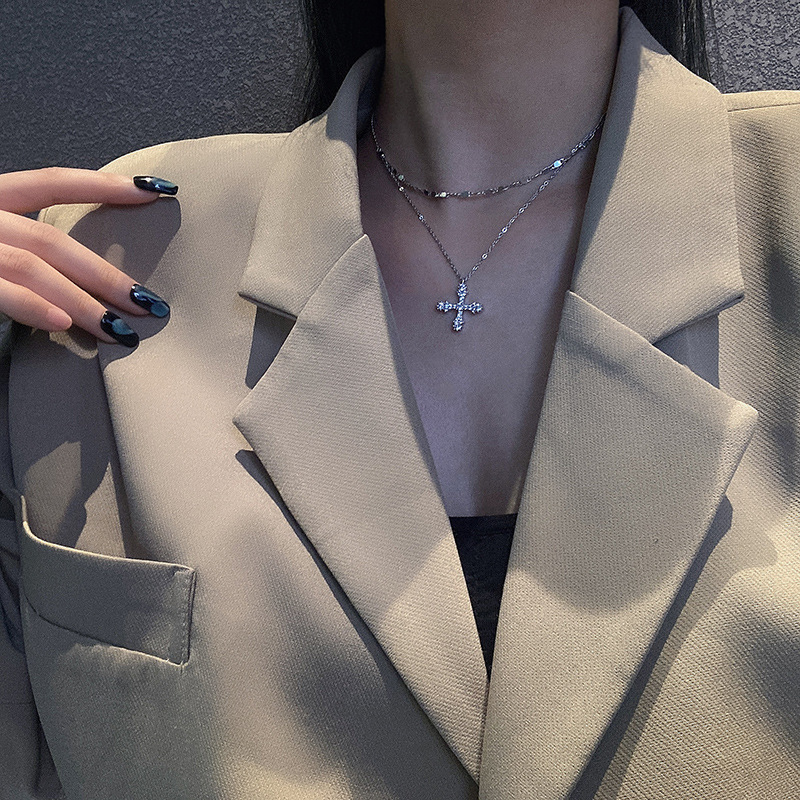 Titanium Steel Cross Light Luxury Niche Stitching Necklace Female Trendy Hip Hop Zircon Clavicle Chain Wholesale display picture 2