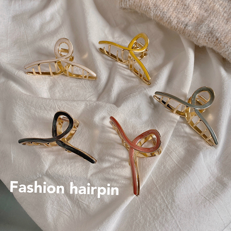 Dripping Oil Headdress Catch Clip Korean Fashion Hairpin Cross Personality Shark Clip display picture 1