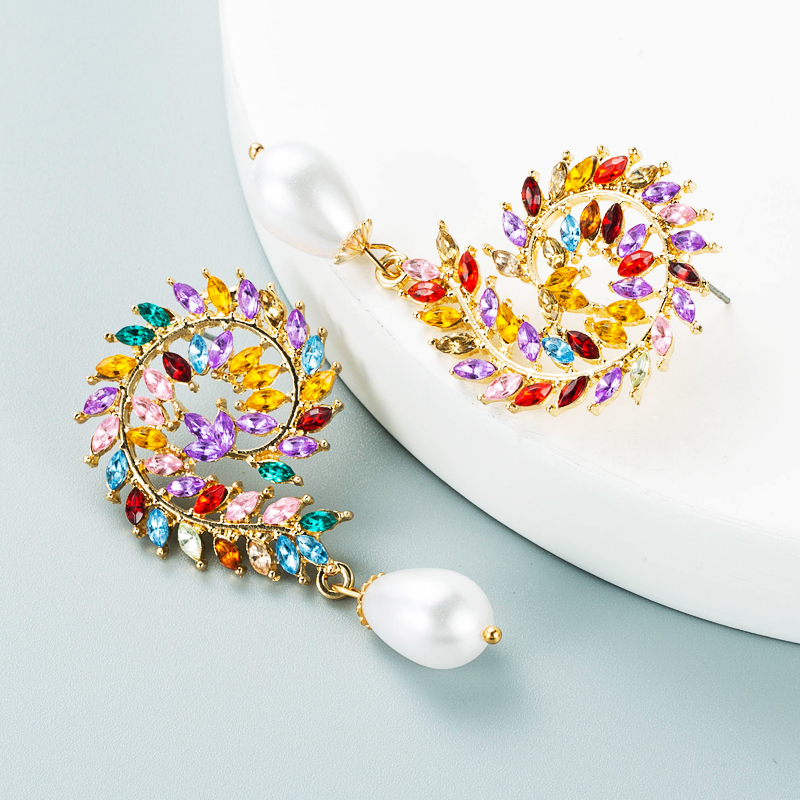 Boucles D&#39;oreilles En Perles D&#39;imitation Strass Couleur Diamant En Alliage Baroque À La Mode display picture 4