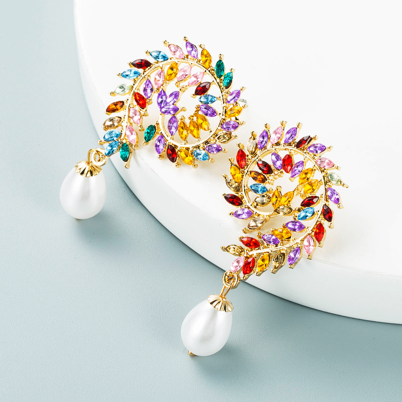 Boucles D&#39;oreilles En Perles D&#39;imitation Strass Couleur Diamant En Alliage Baroque À La Mode display picture 7