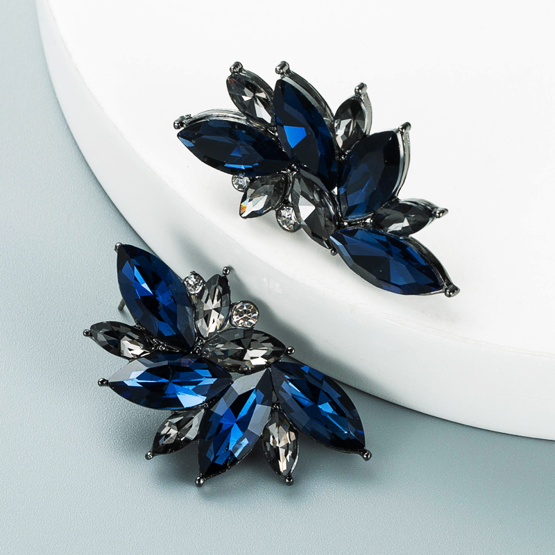 Geometric Flower Alloy Diamond-studded Rhinestone Full Diamond Earrings display picture 4