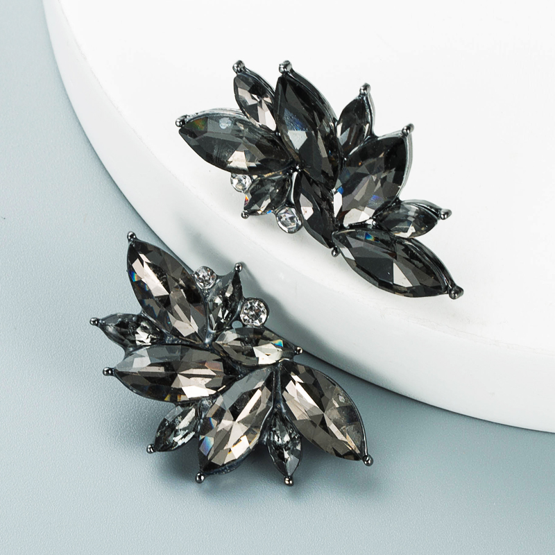 Geometric Flower Alloy Diamond-studded Rhinestone Full Diamond Earrings display picture 9